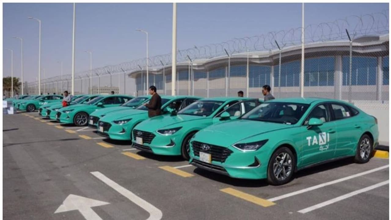 സൗദിയില് ടാക്സി ഡ്രൈവര്മാര്ക്ക് നാളെ മുതല് യൂണിഫോം നിര്ബന്ധം സൗദിയില് ടാക്സി ഡ്രൈവര്മാര്ക്ക് നാളെ മുതല് യൂണിഫോം നിര്ബന്ധം