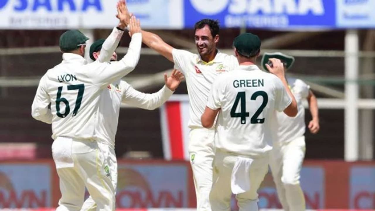 భారీ ఆధిక్యం దక్కినా పాక్ కు ఫాలో ఆన్ ఇవ్వని ఆసీస్.. ఈడెన్ గార్డెన్ భయం ఇంకా పోలేదా..? ఆ టెస్టే కారణమా..? భారీ ఆధిక్యం దక్కినా పాక్ కు ఫాలో ఆన్ ఇవ్వని ఆసీస్.. ఈడెన్ గార్డెన్ భయం ఇంకా పోలేదా..? ఆ టెస్టే కారణమా..?