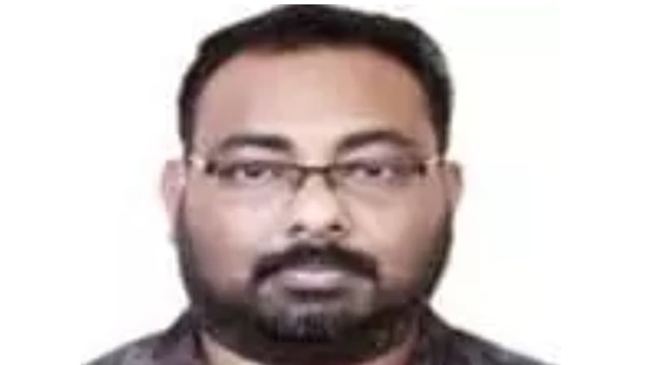 ജോലി തേടി സന്ദര്ശക വിസയിലെത്തിയ പ്രവാസി മലയാളി ഹൃദയാഘാതം മൂലം മരിച്ചു ജോലി തേടി സന്ദര്ശക വിസയിലെത്തിയ പ്രവാസി മലയാളി ഹൃദയാഘാതം മൂലം മരിച്ചു