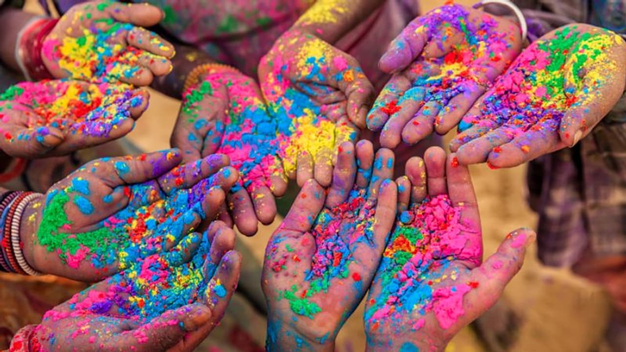 বাস্তু দোষ থেকে আর্থিক সমস্যা দূর করতে দোল উৎসবে পালন করুন এই নিয়ম