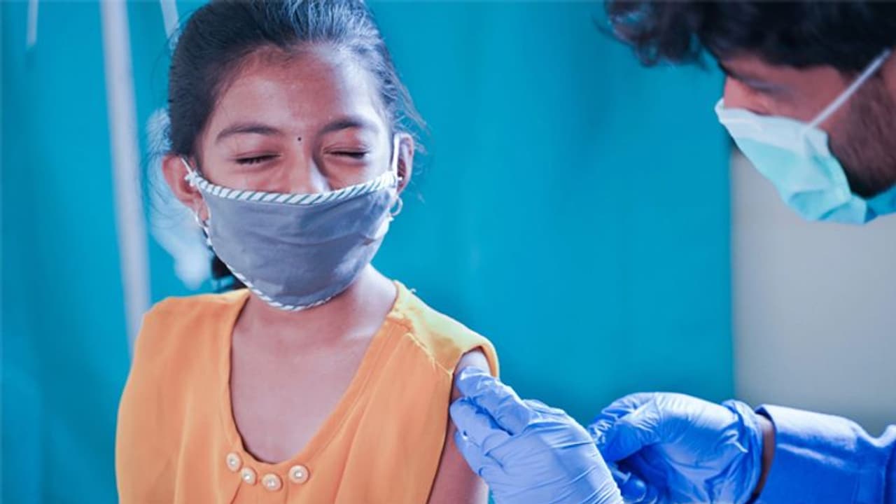 12 15 வயதுடைய சிறார்களுக்கு கொரோனா தடுப்பூசி...ஏன் அவசியம்..? யாருக்கு கூடாது? முழுவதும் தெரிந்து கொள்ளுங்கள் 12 15 வயதுடைய சிறார்களுக்கு கொரோனா தடுப்பூசி...ஏன் அவசியம்..? யாருக்கு கூடாது? முழுவதும் தெரிந்து கொள்ளுங்கள்