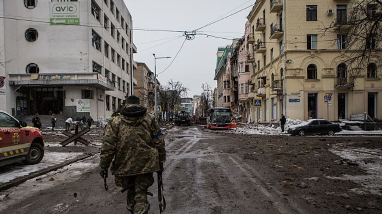 এখনও থামছে না রাশিয়া ইউক্রেন যুদ্ধ, রক্ত ঝরেছে প্রায় ১০০ শিশুর, দাবি ইউক্রেনের প্রেসিডেন্টের
