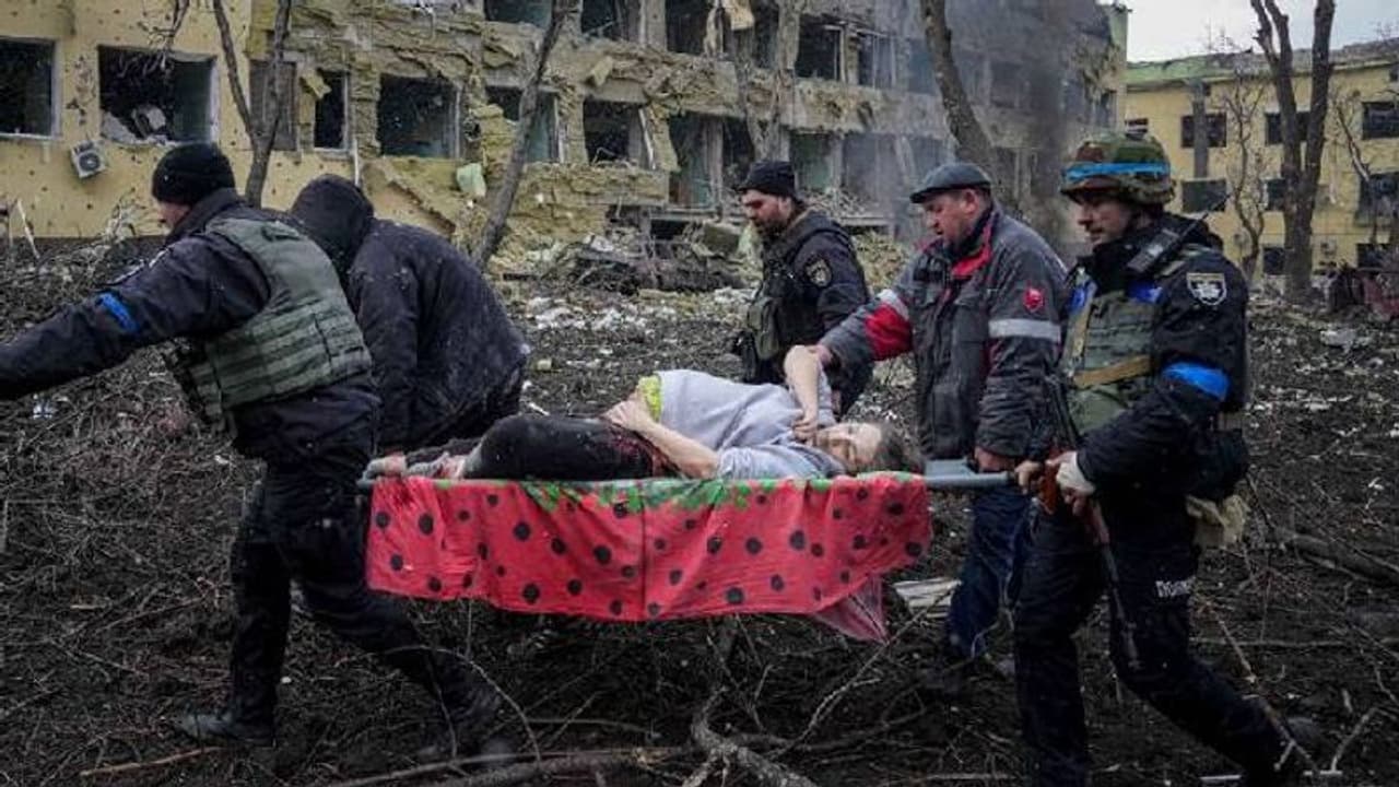 Ukraine pregnant woman : ആ അമ്മയും കുഞ്ഞും മരിച്ചു, റഷ്യയുടെ കള്ളവും! ലോകത്തിന്റെ വേദനയായി ചിത്രം Ukraine pregnant woman : ആ അമ്മയും കുഞ്ഞും മരിച്ചു, റഷ്യയുടെ കള്ളവും! ലോകത്തിന്റെ വേദനയായി ചിത്രം