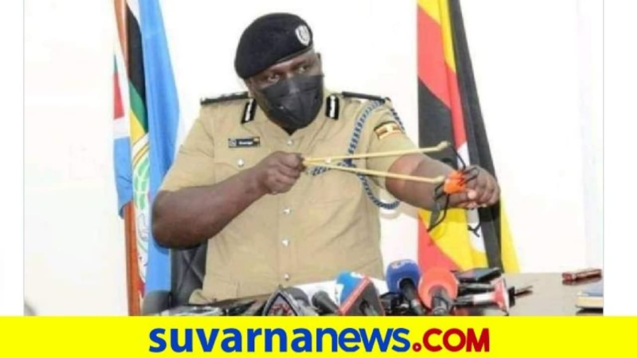 ಅಸಂಬದ್ಧ ಪ್ರಶ್ನೆ ಕೇಳಿದ ರಿಪೋರ್ಟರ್‌ಗೆ ಕ್ಯಾಟರ್‌ಬಿಲ್‌ನಿಂದ ಹೊಡೆದ್ರ ಪೊಲೀಸ್‌?