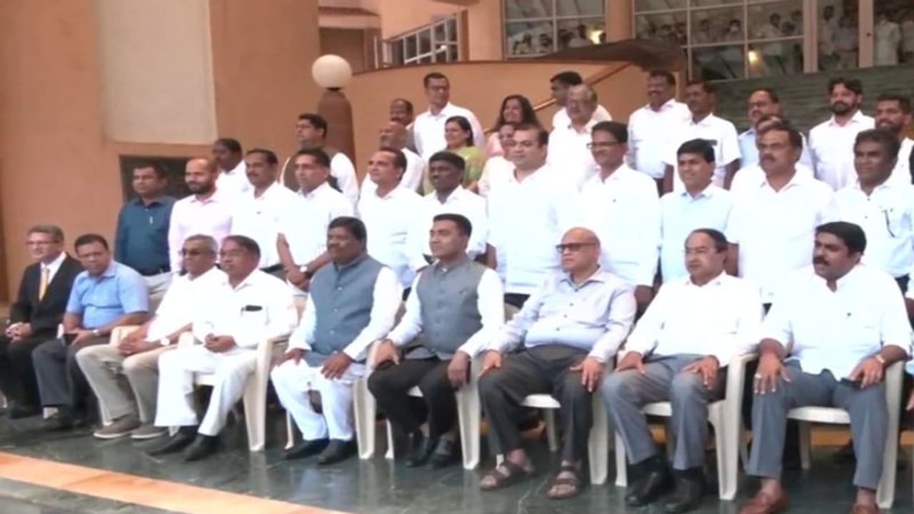गोवा में विधायकों का शपथ ग्रहण : लेकिन विधानसभा के इतिहास में पहली बार वो हुआ जो अब तक नहीं देखा होगा