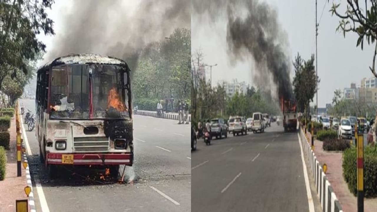 यात्रियों से भरी लखनऊ रोडवेज बस में लगी आग, मचा हड़कंप यात्रियों से भरी लखनऊ रोडवेज बस में लगी आग, मचा हड़कंप