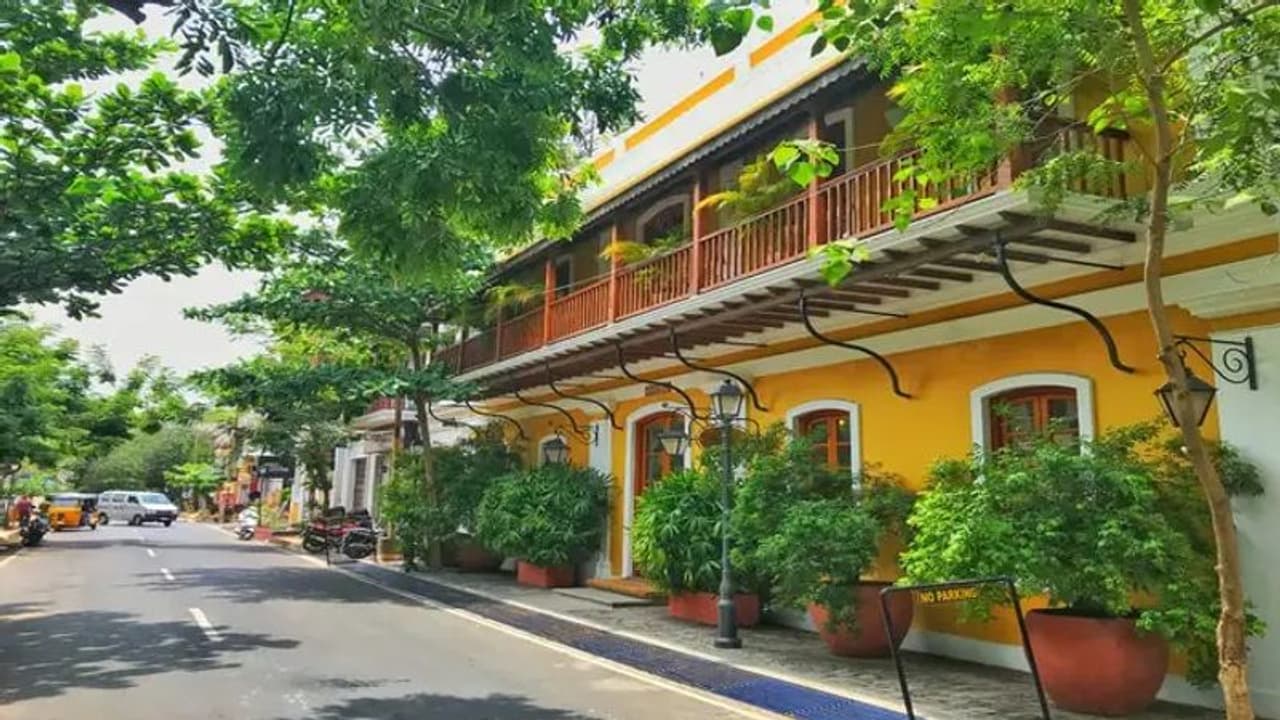 Pondicherry Trip: சூப்பர்.. ! பாண்டிச்சேரி போக பிளான் போட்டு இருக்கிங்களா..? அப்ப இங்க மிஸ் பண்ணாம போங்க.. Pondicherry Trip: சூப்பர்.. ! பாண்டிச்சேரி போக பிளான் போட்டு இருக்கிங்களா..? அப்ப இங்க மிஸ் பண்ணாம போங்க..