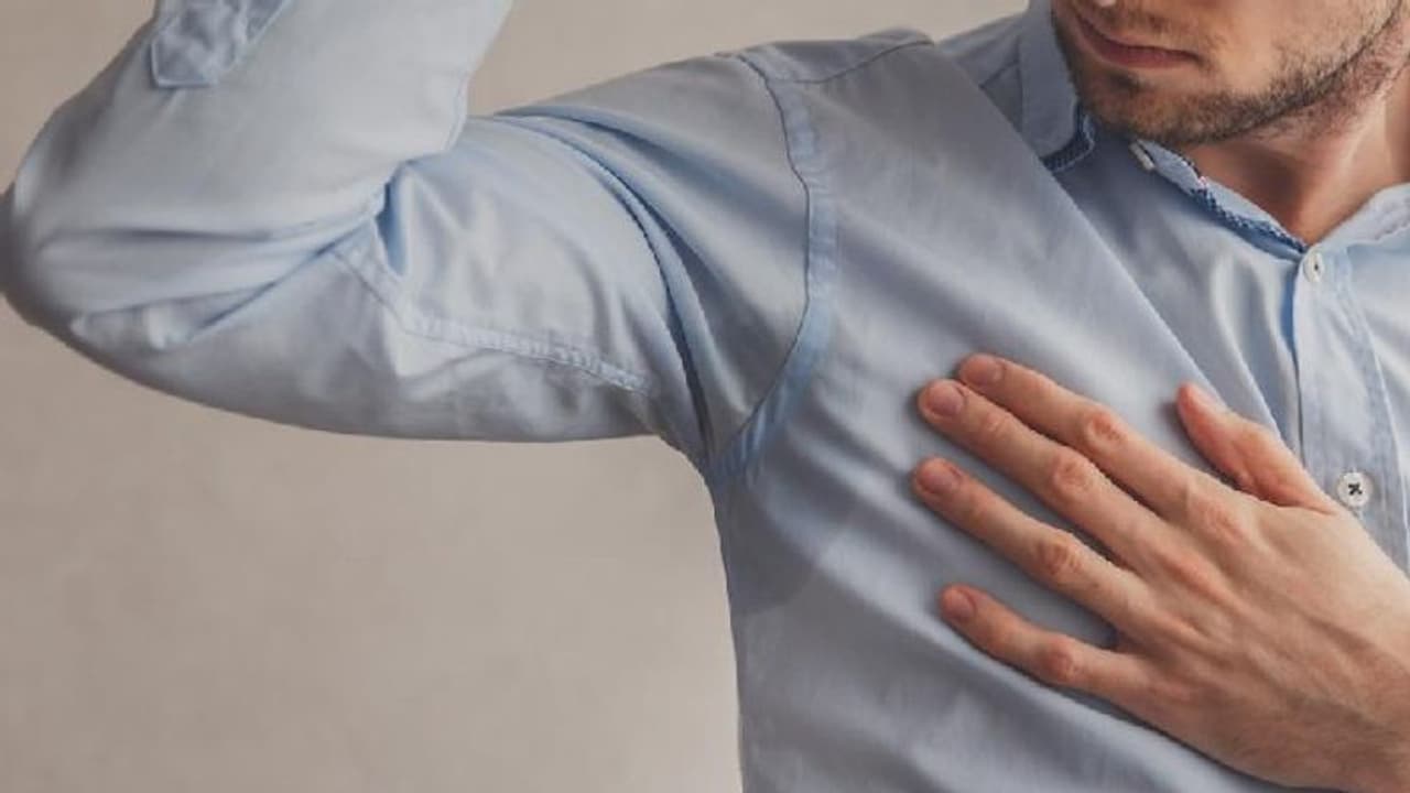 Reasons to Sweat: ಬೇಸಿಗೆಯಲ್ಲಿ ಕಾಡೋ ಸಮಸ್ಯೆಗೆೇನಿರಬಹುದು ಕಾರಣ? Reasons to Sweat: ಬೇಸಿಗೆಯಲ್ಲಿ ಕಾಡೋ ಸಮಸ್ಯೆಗೆೇನಿರಬಹುದು ಕಾರಣ?