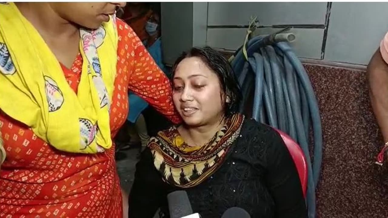 সক্রিয় রাজনীতিতে পা রাখতে ইচ্ছুক নিহত তৃণমূল কাউন্সিলরের স্ত্রী, দেখা করতে চান 'মা' মমতার সঙ্গে সক্রিয় রাজনীতিতে পা রাখতে ইচ্ছুক নিহত তৃণমূল কাউন্সিলরের স্ত্রী, দেখা করতে চান 'মা' মমতার সঙ্গে