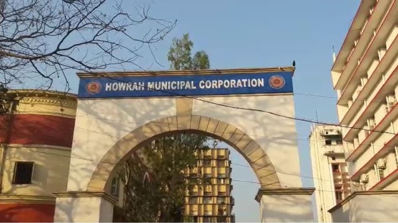 বর্ষার জমা জলে নাজেহাল অবস্থা হয় শহরবাসীর, রেহাই দিতে বসন্তেই উদ্যোগ নিচ্ছে হাওড়া পৌরনিগম বর্ষার জমা জলে নাজেহাল অবস্থা হয় শহরবাসীর, রেহাই দিতে বসন্তেই উদ্যোগ নিচ্ছে হাওড়া পৌরনিগম