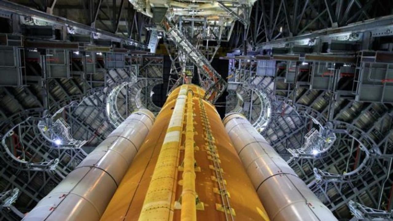 Artemis Mission 1: जानें क्या है प्रॉसेस, कब शुरू होगा और कब तक चलेगा, क्रॉलर ट्रांसपोर्ट की क्या होगी भूमिका Artemis Mission 1: जानें क्या है प्रॉसेस, कब शुरू होगा और कब तक चलेगा, क्रॉलर ट्रांसपोर्ट की क्या होगी भूमिका