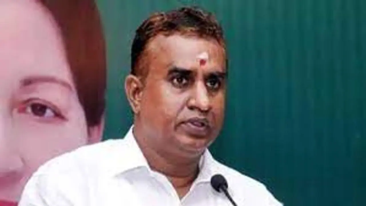 பரபரப்பு..எஸ்.பி வேலுமணி உதவியாளர் வீட்டில் விடிய விடிய ஐ.டி ரெய்டு.. முக்கிய ஆவணங்கள் பறிமுதல்..? 