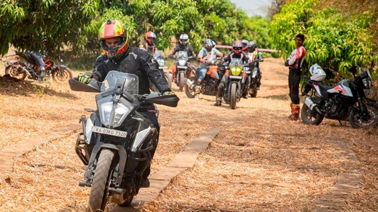 KTM Adventure ಆಫ್ ರೋಡ್ ರೈಡಿಂಗ್ ಅನುಭ, ಬೆಂಗಳೂರಿನಲ್ಲಿ ಕೆಟಿಎಂ ಅಡ್ವೆಂಚರ್ ಅಕಾಡೆಮಿ ಯಶಸ್ವಿ! KTM Adventure ಆಫ್ ರೋಡ್ ರೈಡಿಂಗ್ ಅನುಭ, ಬೆಂಗಳೂರಿನಲ್ಲಿ ಕೆಟಿಎಂ ಅಡ್ವೆಂಚರ್ ಅಕಾಡೆಮಿ ಯಶಸ್ವಿ!