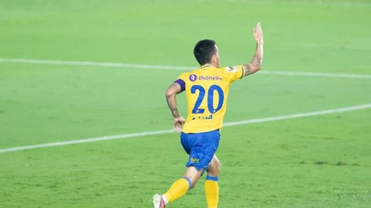 ഐഎസ്എല്‍: കൊച്ചിയെ മഞ്ഞക്കടലാക്കി 'ലൂണ ഗോള്‍'; ഈസ്റ്റ് ബംഗാളിനെതിരെ ബ്ലാസ്റ്റേഴ്സ് മുന്നില്‍