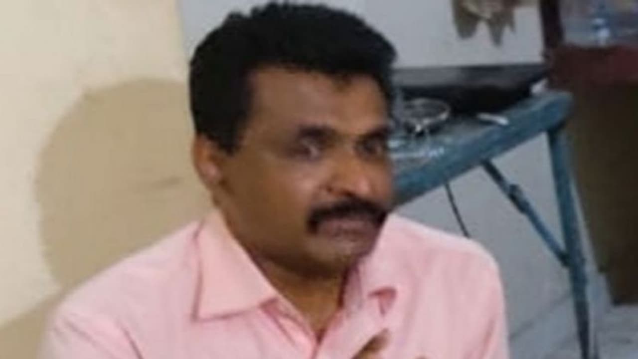 Bribery arrest: 1.5 ലക്ഷം കൈക്കൂലി ചോദിച്ചു, പകുതി വാങ്ങി; ജൂനിയര്‍ ഹെല്‍ത്ത് ഇന്‍സ്പെക്ടര്‍ അറസ്റ്റില്‍