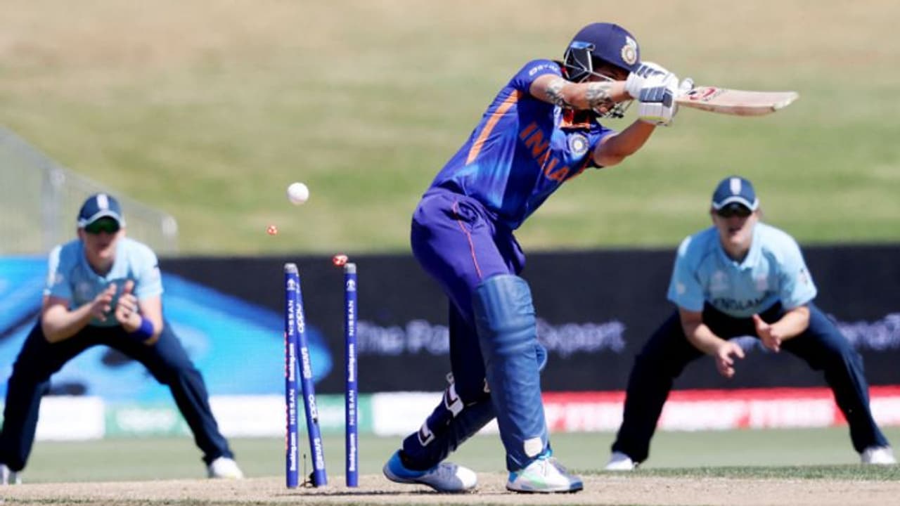 ICC Women's World Cup: టీమిండియా తడ"బ్యాటు".. మిథాలీ సేనకు మరో ఓటమి.. ఇంగ్లాండ్ కు ఒక విజయం..