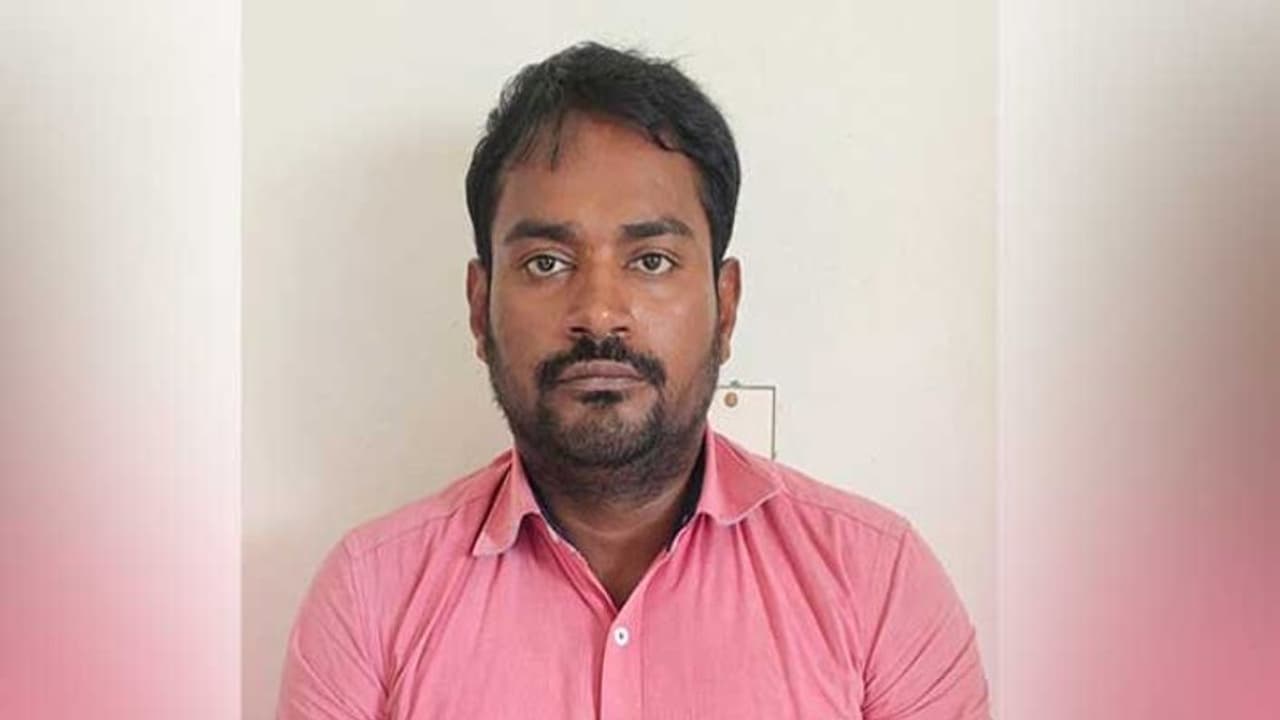 Nellai Encounter: நெல்லையில் பயங்கரம்.. பிரபல ரவுடி நீராவி முருகன் என்கவுன்டர்..! Nellai Encounter: நெல்லையில் பயங்கரம்.. பிரபல ரவுடி நீராவி முருகன் என்கவுன்டர்..!