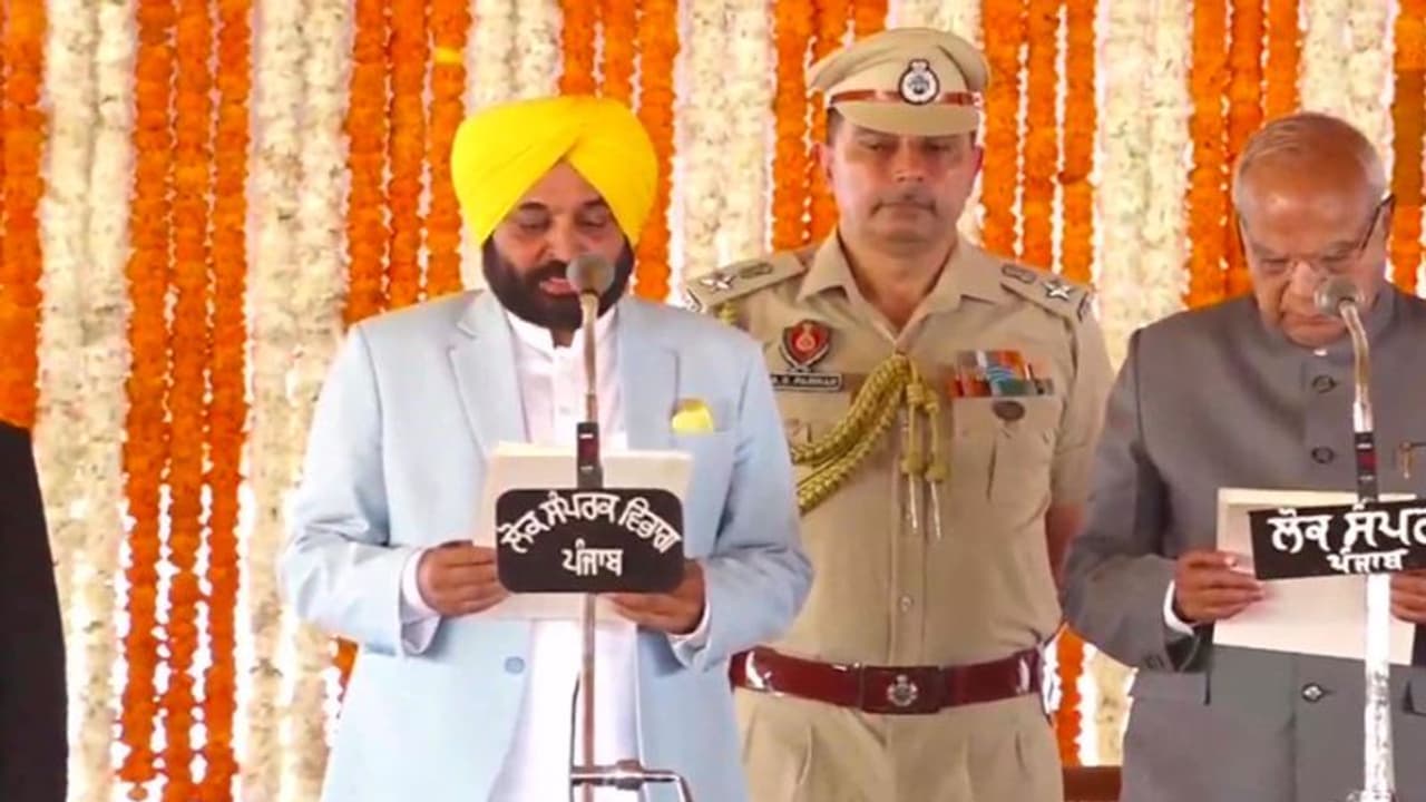 पंजाब के 17वें मुख्यमंत्री बने भगवंत मान, PM मोदी ने दी बधाई, कहा हम मिलकर विकास के लिए काम करेंगे पंजाब के 17वें मुख्यमंत्री बने भगवंत मान, PM मोदी ने दी बधाई, कहा हम मिलकर विकास के लिए काम करेंगे