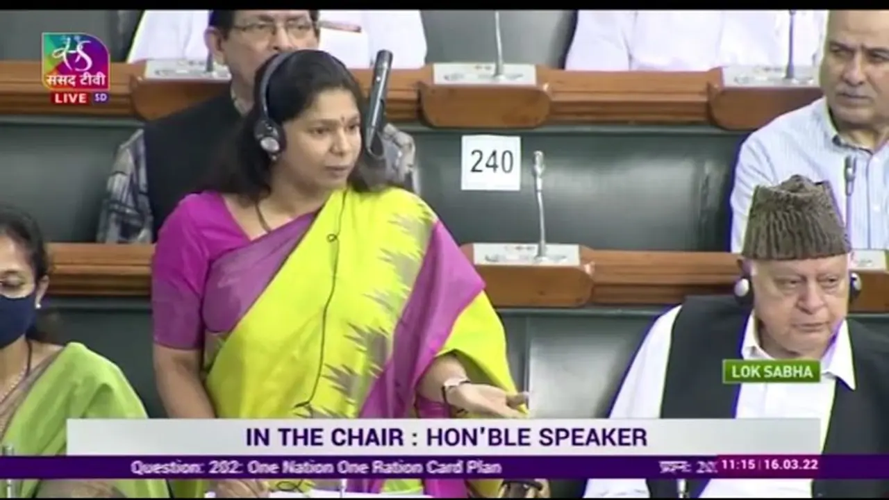 "நிறுத்துங்க.. எனக்கு இந்தி புரியாது.. ஆங்கிலத்துல பேசுங்க".. அலறவிட்ட கனிமொழி.. ஆடிப்போன மத்திய அமைச்சர்.