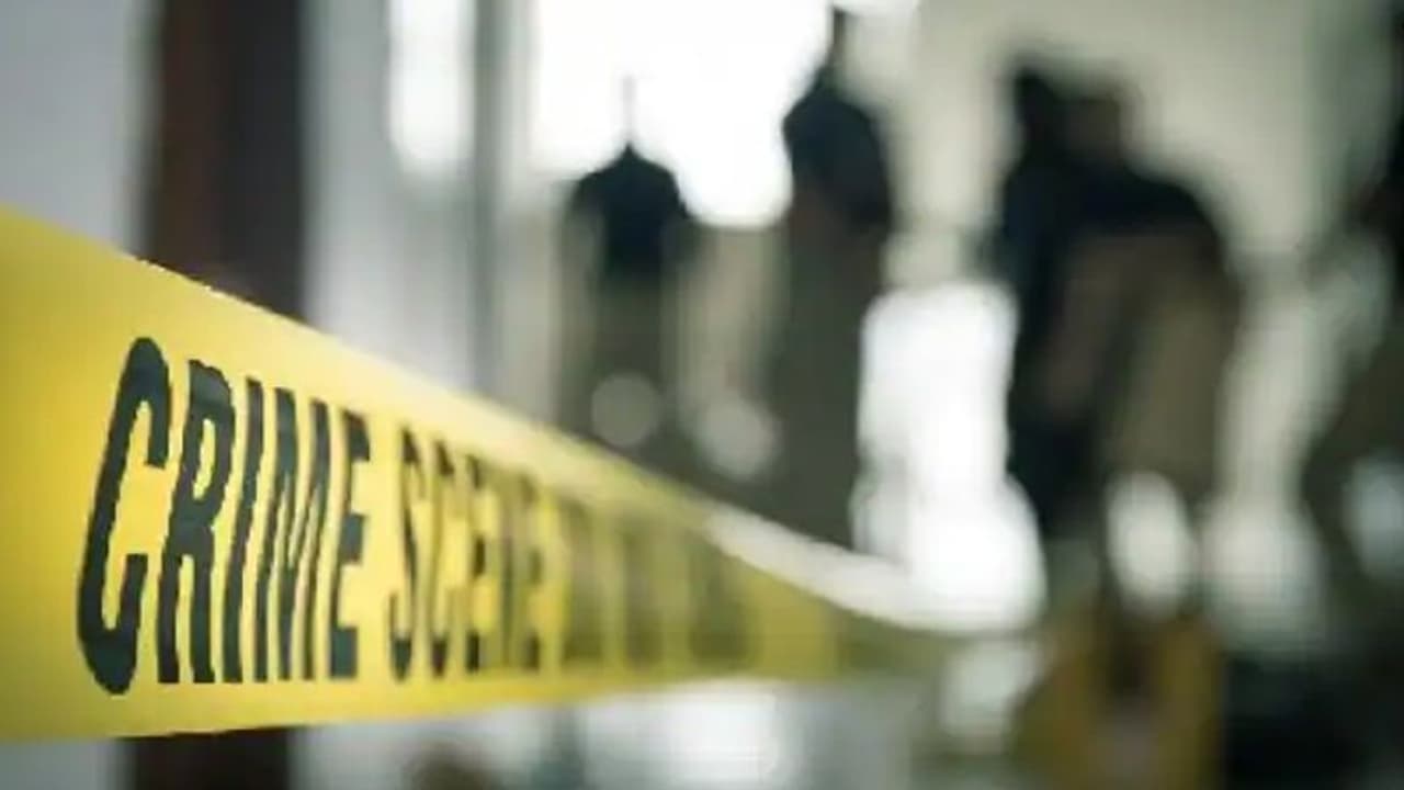 గుంటూరులో వ్యక్తి మిస్సింగ్ కేసు మిస్టరీ.. భార్యకు విడాకులిచ్చి, ఆమె స్నేహితురాలితో ఫ్రెండ్షిప్.. దీంతోనే... గుంటూరులో వ్యక్తి మిస్సింగ్ కేసు మిస్టరీ.. భార్యకు విడాకులిచ్చి, ఆమె స్నేహితురాలితో ఫ్రెండ్షిప్.. దీంతోనే...