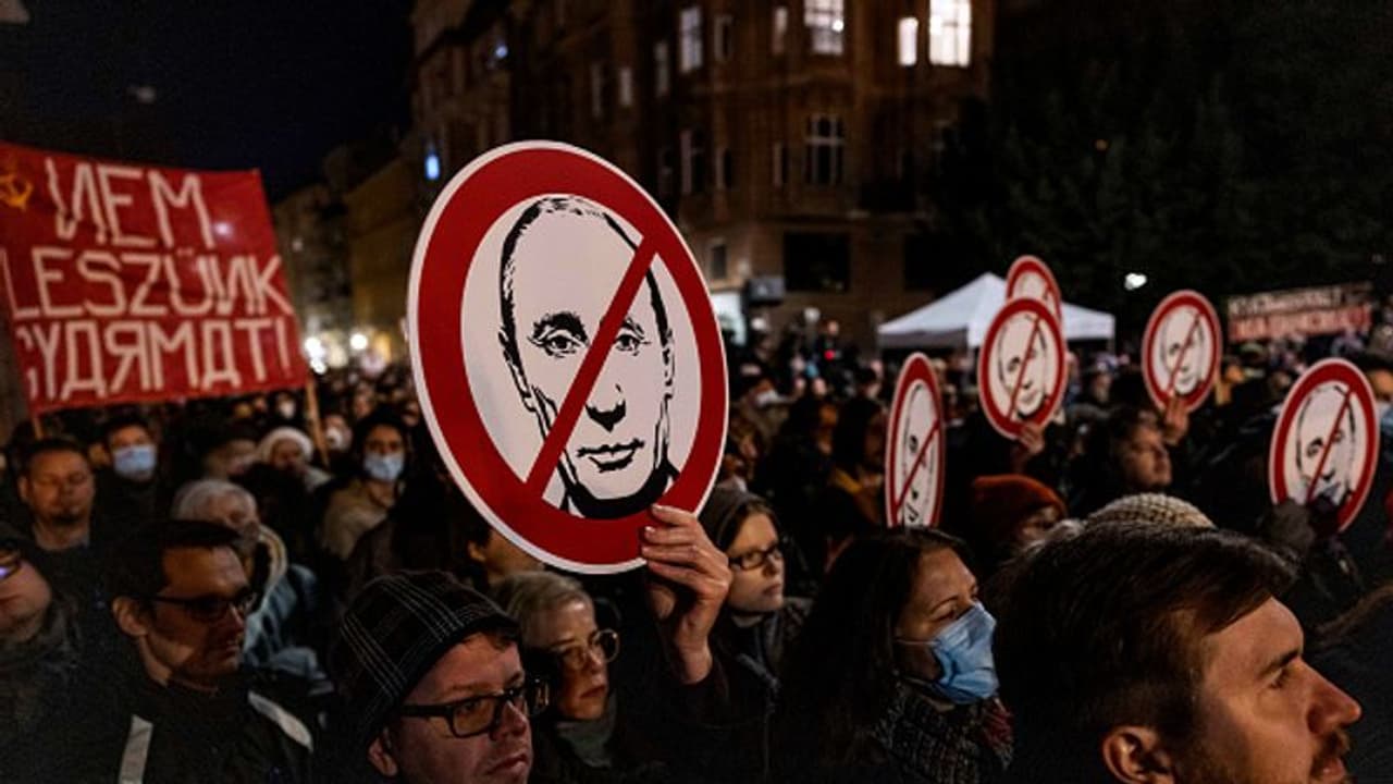 War Crimes : പുടിന് കുടുങ്ങുമോ, യുക്രൈനില് കാണിക്കുന്നത് യുദ്ധക്കുറ്റങ്ങളാണോ? War Crimes : പുടിന് കുടുങ്ങുമോ, യുക്രൈനില് കാണിക്കുന്നത് യുദ്ധക്കുറ്റങ്ങളാണോ?