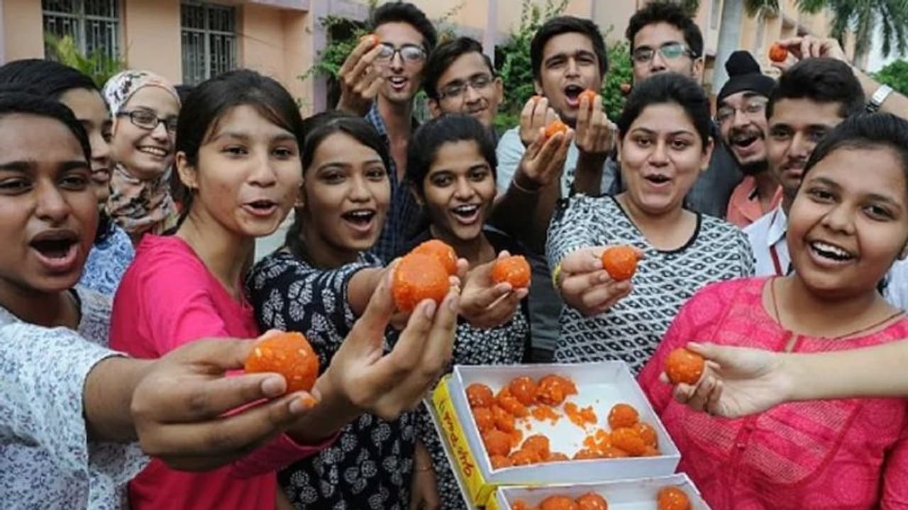 BSEB 12th Result 2022: बिहार बोर्ड में टॉपर छात्रों को ईनाम में क्या कुछ मिलेगा, सरकार की बड़ी घोषणा BSEB 12th Result 2022: बिहार बोर्ड में टॉपर छात्रों को ईनाम में क्या कुछ मिलेगा, सरकार की बड़ी घोषणा