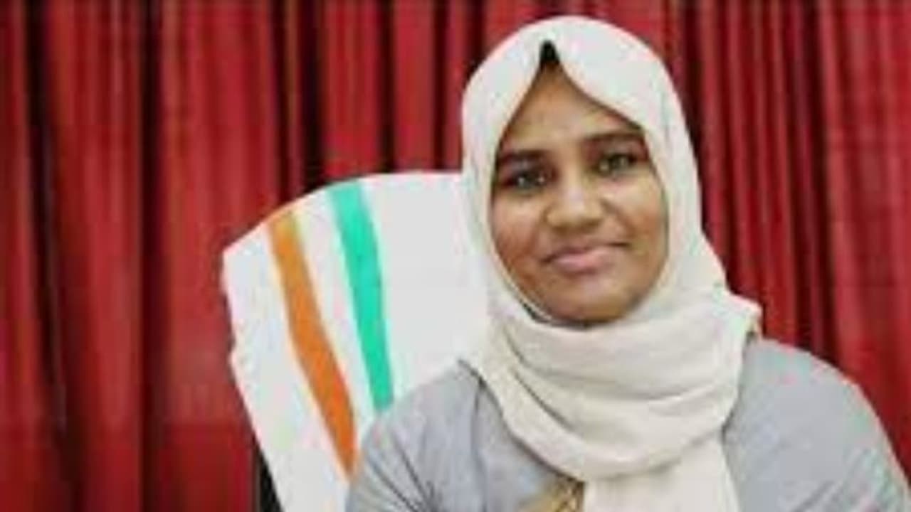 K Rail : കല്ലിടൽ തടഞ്ഞവർക്ക് മർദ്ദനം, പൊലീസ് തന്നെ വലിച്ചിഴച്ച് കൊണ്ടുപോയെന്ന് തിരൂർ നഗരസഭാ ചെയർപേഴ്സൺ K Rail : കല്ലിടൽ തടഞ്ഞവർക്ക് മർദ്ദനം, പൊലീസ് തന്നെ വലിച്ചിഴച്ച് കൊണ്ടുപോയെന്ന് തിരൂർ നഗരസഭാ ചെയർപേഴ്സൺ