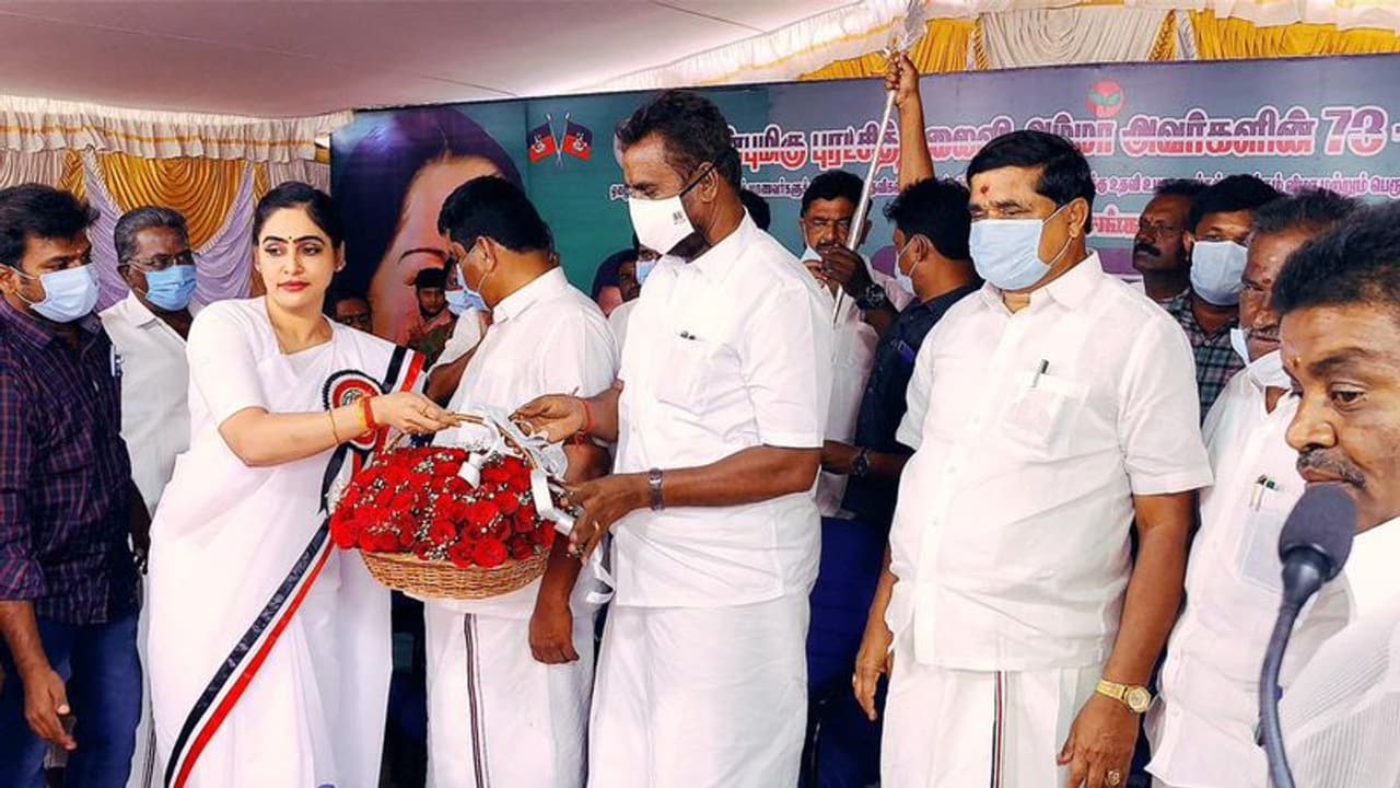 எத்தனை ரெய்டு அஸ்திரத்தை ஏவினாலும் கோவை வேலுமணி கோட்டைதான்.. ஸ்டாலின் அரசை வெறுப்பேற்றும் ஷில்பா. எத்தனை ரெய்டு அஸ்திரத்தை ஏவினாலும் கோவை வேலுமணி கோட்டைதான்.. ஸ்டாலின் அரசை வெறுப்பேற்றும் ஷில்பா.