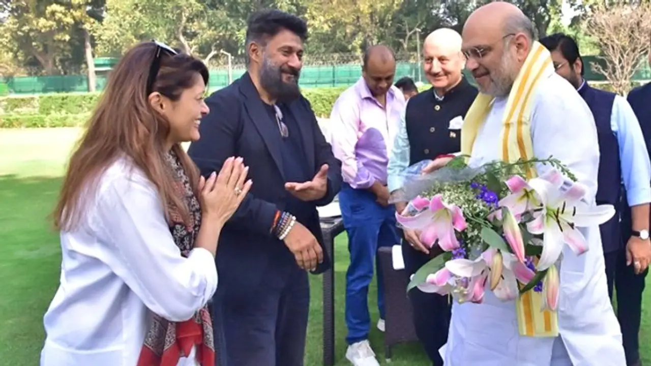 The Kashmir Files की टीम ने की अमित शाह से मुलाकात, अनुपम खेर और पल्लवी जोशी भी दिखीं The Kashmir Files की टीम ने की अमित शाह से मुलाकात, अनुपम खेर और पल्लवी जोशी भी दिखीं