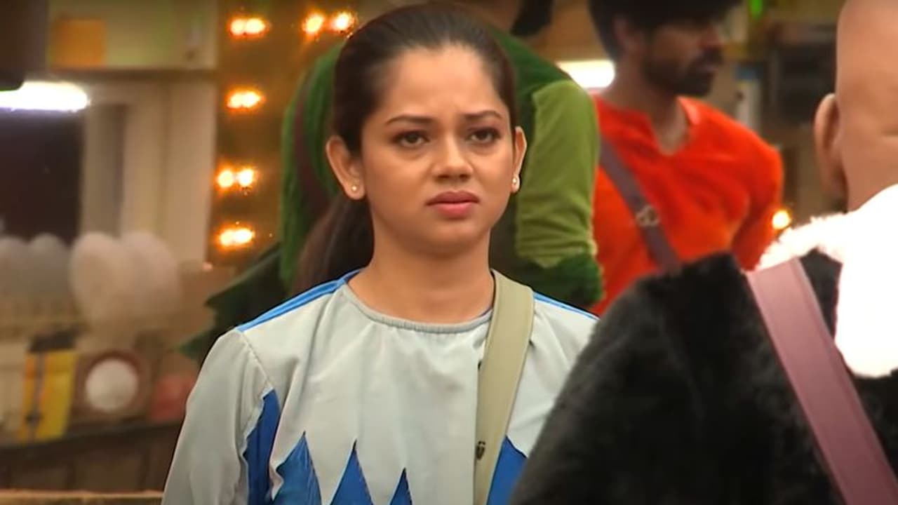 Anitha: பிக் பாஸ் நிகழ்ச்சியில் இருந்து தன்னை வெற்றியாளராக கருதிய அனிதா வெளியேறினார்...ஷாக்கில் ரசிகர்கள்! Anitha: பிக் பாஸ் நிகழ்ச்சியில் இருந்து தன்னை வெற்றியாளராக கருதிய அனிதா வெளியேறினார்...ஷாக்கில் ரசிகர்கள்!