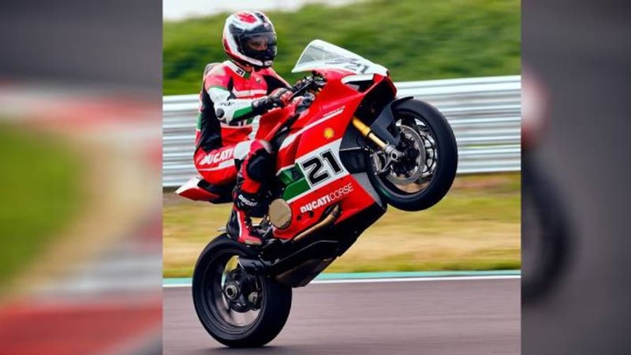 ഡ്യുക്കാറ്റി പുതിയ പാനിഗാലെ V2 സൂപ്പർസ്പോട്ട് ബൈക്ക് ഇന്ത്യയിൽ, ഇതിന്റെ പ്രത്യേകതയറിയൂ ഡ്യുക്കാറ്റി പുതിയ പാനിഗാലെ V2 സൂപ്പർസ്പോട്ട് ബൈക്ക് ഇന്ത്യയിൽ, ഇതിന്റെ പ്രത്യേകതയറിയൂ