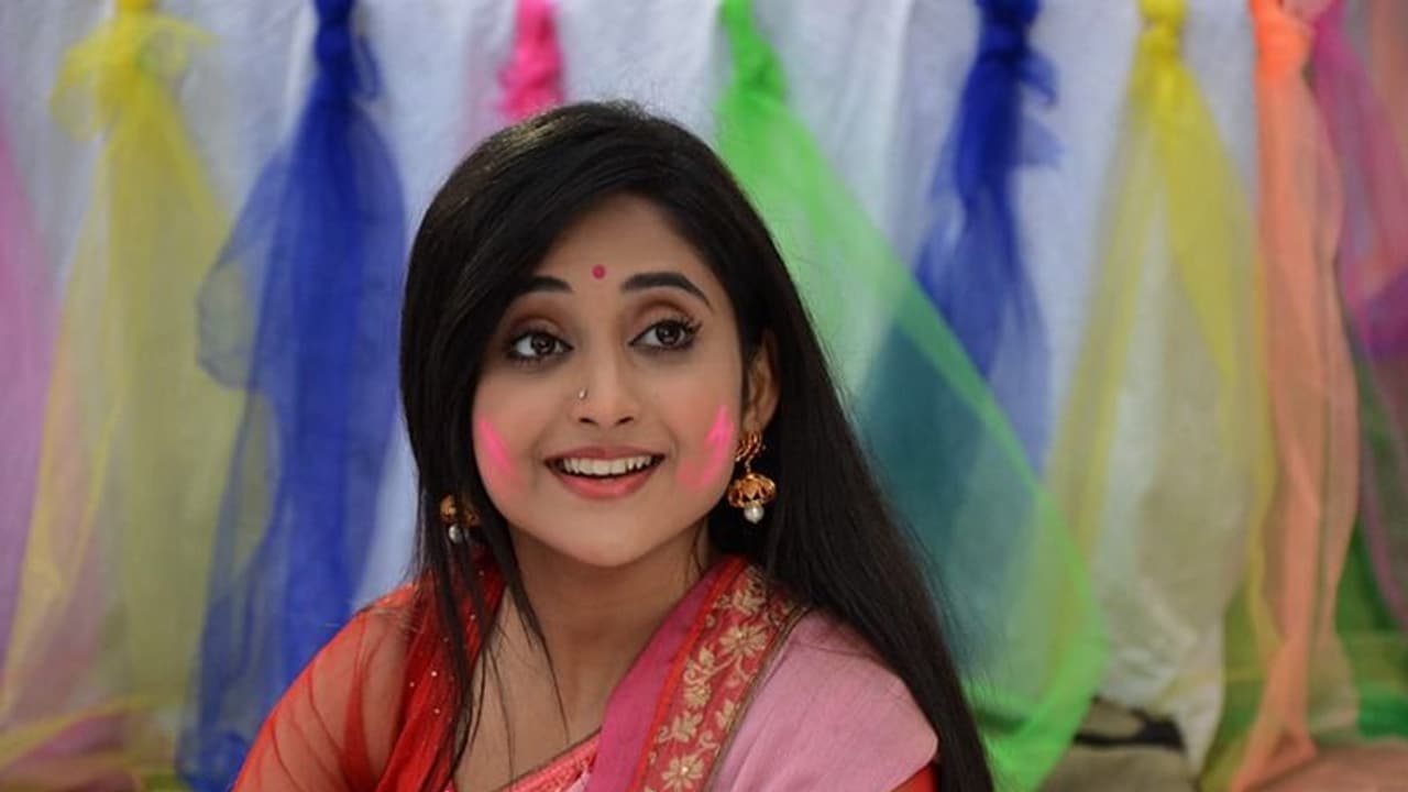 রেগে গেলে কামড়েও দেন মিঠাই ওরফে সৌমিতৃষা!দেখুন ভিডিও