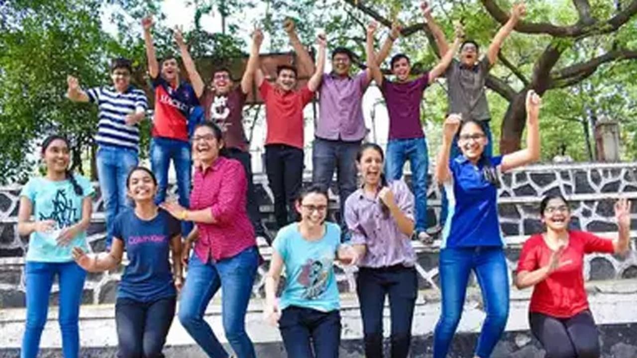 बीते 3 सालों में कैसा था छत्तीसगढ़ बोर्ड का रिजल्ट, लड़कियों ने मारी थी बाजी बीते 3 सालों में कैसा था छत्तीसगढ़ बोर्ड का रिजल्ट, लड़कियों ने मारी थी बाजी