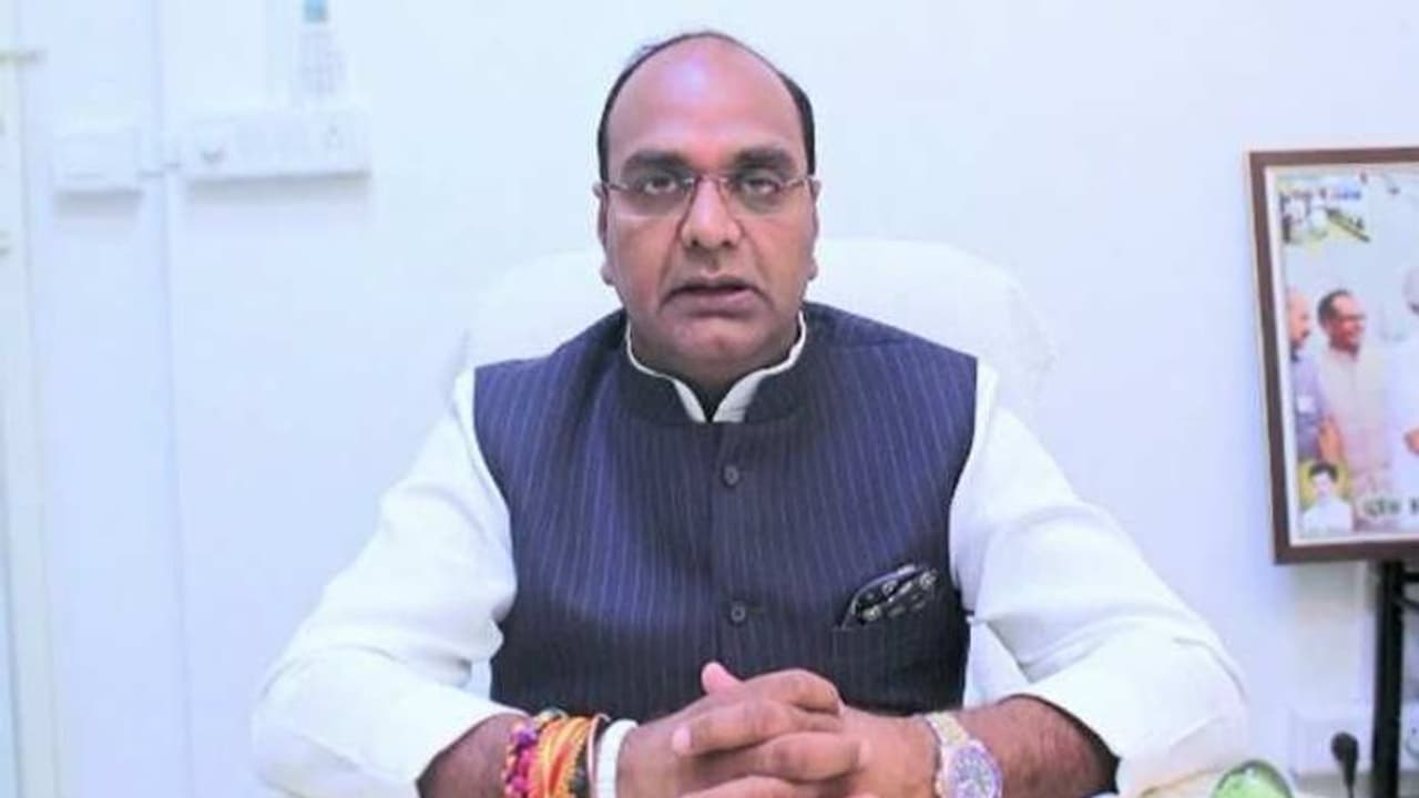 CM शिवराज के मंत्री विश्वास सारंग The Kashmir Files देख हुए इमोशनल, बोले 'वो सच देखकर मेरा रोम रोम कांप उठा' CM शिवराज के मंत्री विश्वास सारंग The Kashmir Files देख हुए इमोशनल, बोले 'वो सच देखकर मेरा रोम रोम कांप उठा'