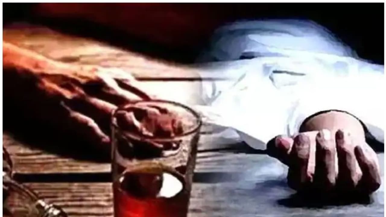 സുഹൃത്തിനെ മദ്യത്തിൽ വിഷം കലർത്തി കൊലപ്പെടുത്തിയ സംഭവം; പ്രതി ആത്മഹത്യക്ക് ശ്രമിച്ചു സുഹൃത്തിനെ മദ്യത്തിൽ വിഷം കലർത്തി കൊലപ്പെടുത്തിയ സംഭവം; പ്രതി ആത്മഹത്യക്ക് ശ്രമിച്ചു