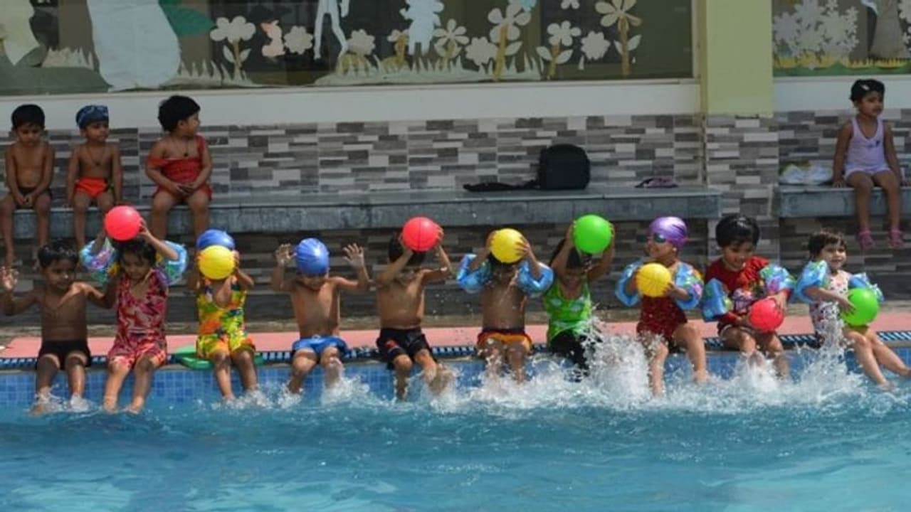 हटाए गए कोरोना काल में लगे प्रतिबंध, वाटर पार्क और स्वीमिंग पूल खुलने के साथ ही इन चीजों में मिली छूट हटाए गए कोरोना काल में लगे प्रतिबंध, वाटर पार्क और स्वीमिंग पूल खुलने के साथ ही इन चीजों में मिली छूट