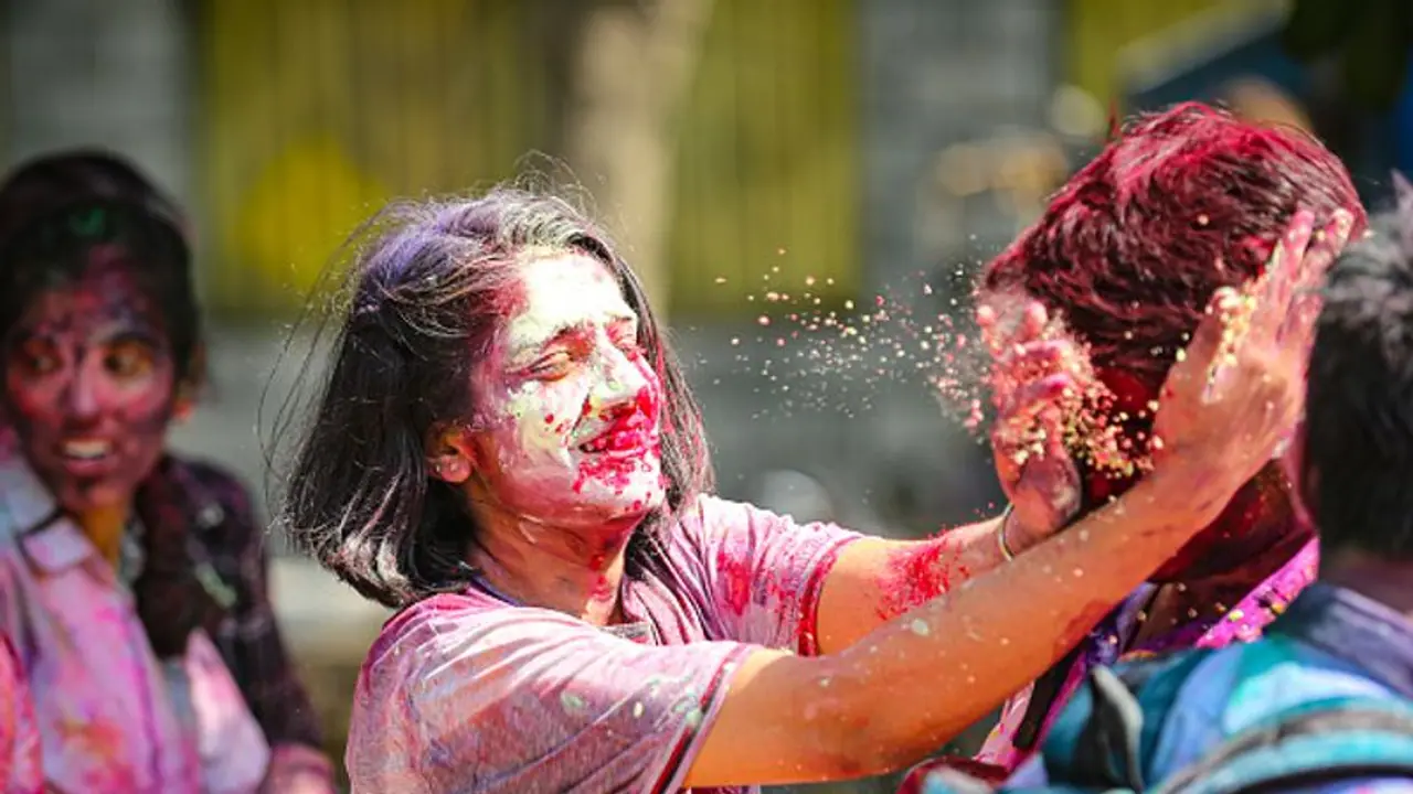 দোলের রঙ তোলার পর অবশ্যই ব্যবহার করুন এই প্যাক, ত্বককে ক্ষত সারাতে রইল টোটকা দোলের রঙ তোলার পর অবশ্যই ব্যবহার করুন এই প্যাক, ত্বককে ক্ষত সারাতে রইল টোটকা