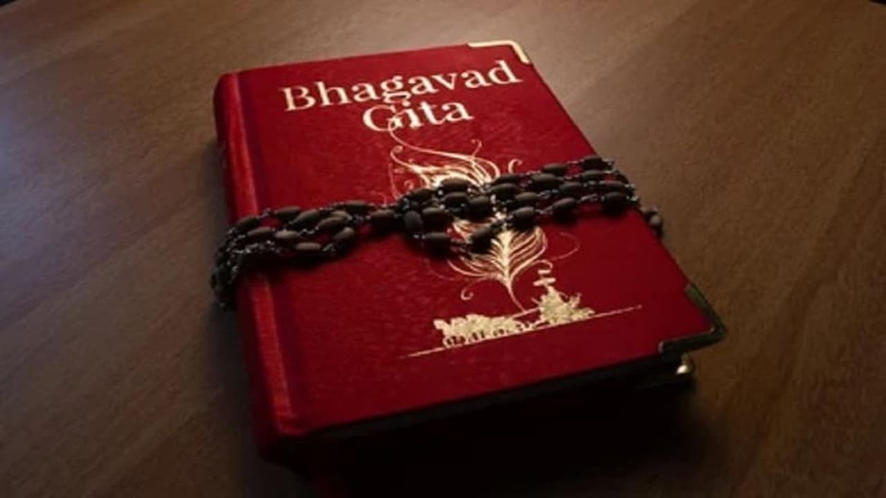 Bhagavad Gita ಗುಜರಾತ್ ಶಾಲೆಗಳಲ್ಲಿ ಇನ್ನು ಭಗವದ್ಗೀತೆ ಅಧ್ಯಯನ! Bhagavad Gita ಗುಜರಾತ್ ಶಾಲೆಗಳಲ್ಲಿ ಇನ್ನು ಭಗವದ್ಗೀತೆ ಅಧ್ಯಯನ!