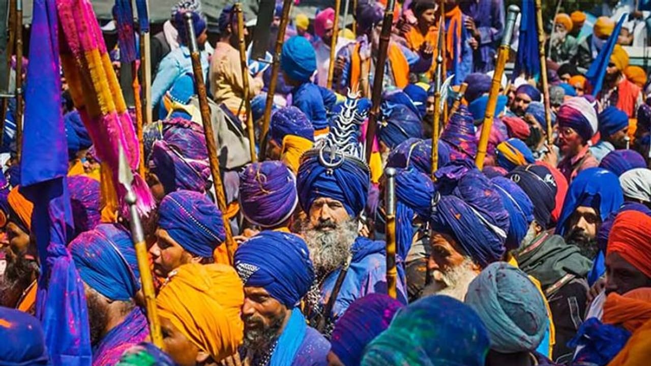 Holi 2022: होली के दूसरे दिन श्रीआनंदपुर साहिब में होता है होला मोहल्ला उत्सव, निहंग करते हैं शक्ति प्रदर्शन Holi 2022: होली के दूसरे दिन श्रीआनंदपुर साहिब में होता है होला मोहल्ला उत्सव, निहंग करते हैं शक्ति प्रदर्शन