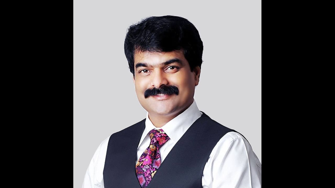 షర్మిల ఏం నేరం చేసింది.. ప్రశ్నిస్తే దాడులు చేస్తారా : కేసీఆర్ ప్రభుత్వంపై బ్రదర్ అనిల్ ఫైర్