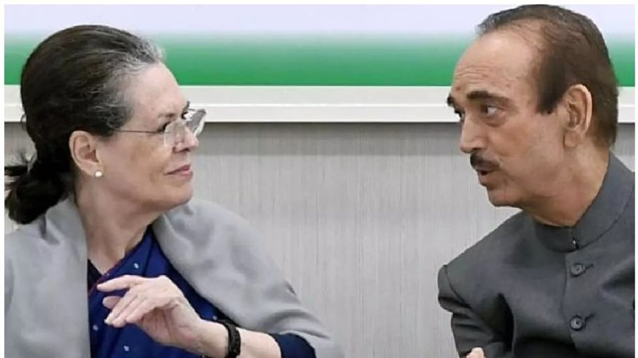 ഹിന്ദി അറിയാവുന്നവരെ ജനറൽ സെക്രട്ടറിയാക്കണം, കലാപക്കൊടി ഉയർത്തി ഗ്രൂപ്പ് 23; ഗുലാം നബി ആസാദ് സോണിയയെ കണ്ടു ഹിന്ദി അറിയാവുന്നവരെ ജനറൽ സെക്രട്ടറിയാക്കണം, കലാപക്കൊടി ഉയർത്തി ഗ്രൂപ്പ് 23; ഗുലാം നബി ആസാദ് സോണിയയെ കണ്ടു