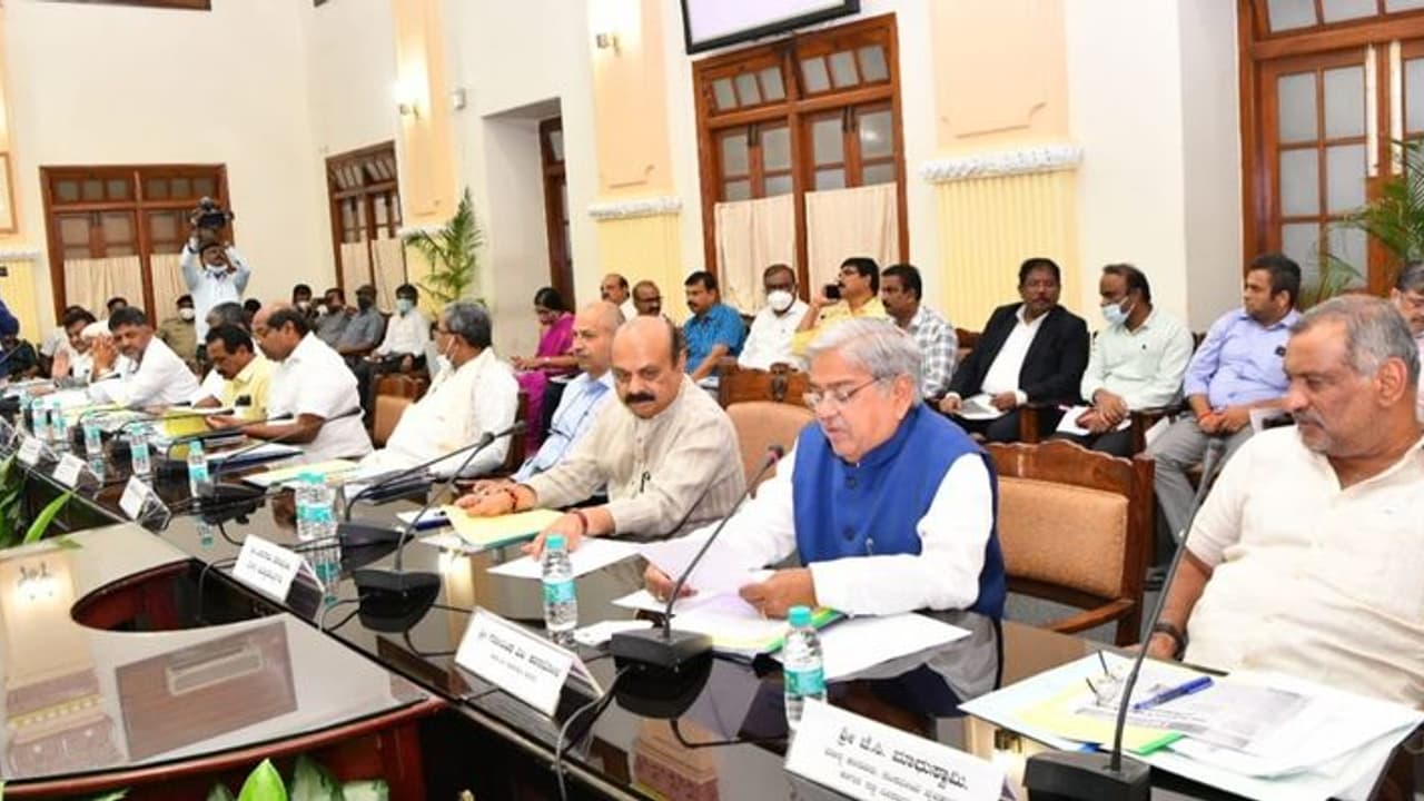 விடாது துரத்தும் கர்நாடகா.. மேகதாது அணை விவகாரம்.. மீண்டும் மத்திய அமைச்சரை சந்திக்க முடிவு.. விடாது துரத்தும் கர்நாடகா.. மேகதாது அணை விவகாரம்.. மீண்டும் மத்திய அமைச்சரை சந்திக்க முடிவு..