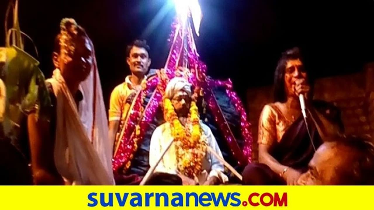 Holi Festival ಯಲಬುರ್ಗಾದಲ್ಲಿ ಭಾವೈಕ್ಯತೆಯ ಹೋಳಿ ಹಬ್ಬ Holi Festival ಯಲಬುರ್ಗಾದಲ್ಲಿ ಭಾವೈಕ್ಯತೆಯ ಹೋಳಿ ಹಬ್ಬ