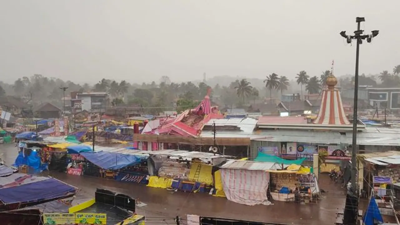 Rain In Karnataka: 7 ಜಿಲ್ಲೆ​ಗಳ​ಲ್ಲಿ ದಿಢೀರ್‌ ಮಳೆ, ಶಿರಸಿ ಜಾತ್ರೆಯಲ್ಲಿ ಕುಸಿದ ತೊಟ್ಟಿಲು