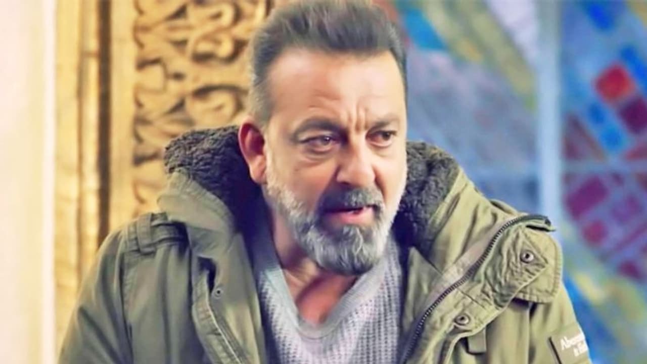 होली खेल घर लौटा Sanjay Dutt की फिल्म के डायरेक्टर का बेटा, बिल्डिंग के 5वें फ्लोर से गिरा, मौत होली खेल घर लौटा Sanjay Dutt की फिल्म के डायरेक्टर का बेटा, बिल्डिंग के 5वें फ्लोर से गिरा, मौत