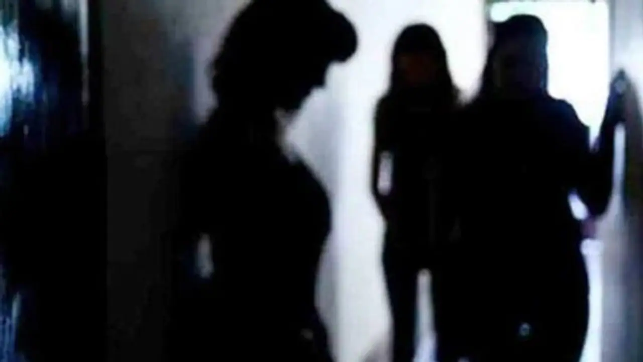 മോഡലുകളെ ഉപയോഗിച്ച് സെക്സ് റാക്കറ്റ്; നടിയെ പൊലീസ് അറസ്റ്റ് ചെയ്തു മോഡലുകളെ ഉപയോഗിച്ച് സെക്സ് റാക്കറ്റ്; നടിയെ പൊലീസ് അറസ്റ്റ് ചെയ്തു