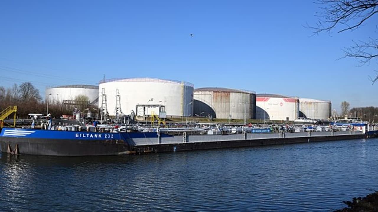 রাশিয়া থেকে তেল আমদানির পথে ভারত, উস্কে দিল আন্তর্জাতিক বিতর্ক