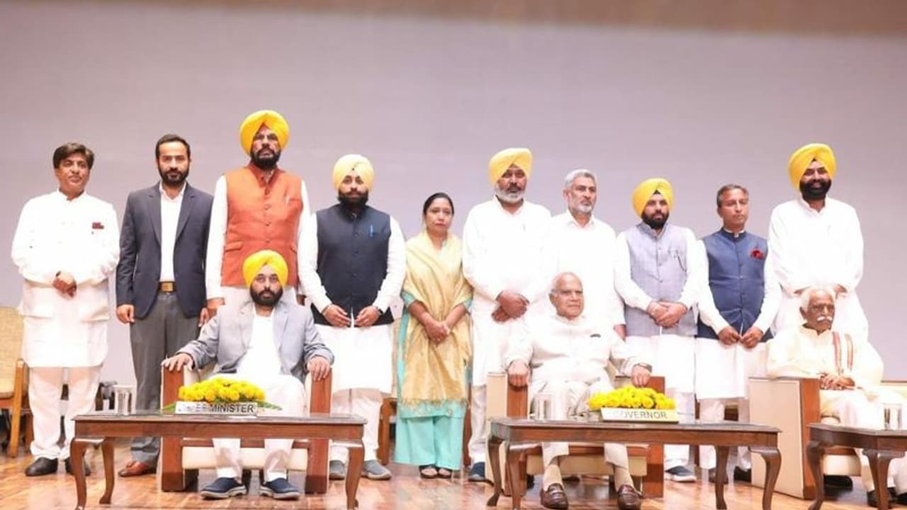 Punjab: 10 Ministers inducted into CM Mann’s Cabinet, 'will uproot corruption'