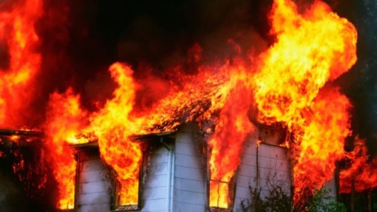 প্রেমিকার শোয়ার ঘরে গায়ে আগুন দিল প্রেমিক, বান্ধবীর সামনে আত্মহত্যা তরুণের প্রেমিকার শোয়ার ঘরে গায়ে আগুন দিল প্রেমিক, বান্ধবীর সামনে আত্মহত্যা তরুণের