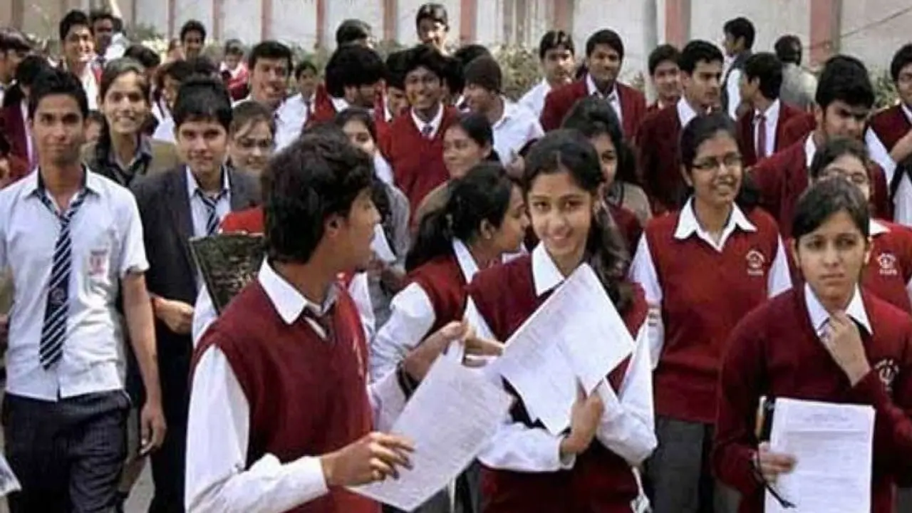 CBSE Board Term 2 Exam: बोर्ड ने जारी किया 10वीं और12वीं क्लास का एडमिट कार्ड, ऐसे करें डाउनलोड 